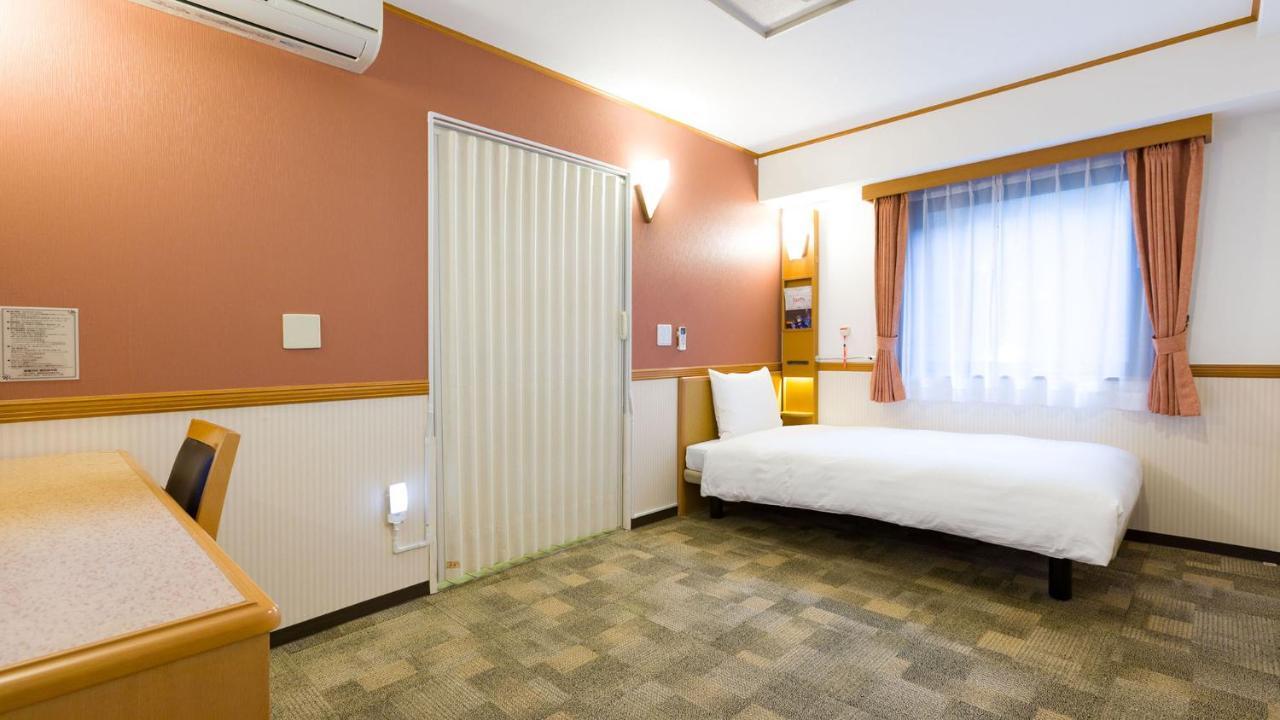Toyoko Inn Yokohama Kannai Exterior foto