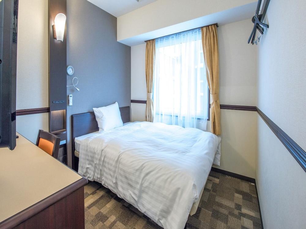 Toyoko Inn Yokohama Kannai Exterior foto